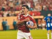 أشرف بن شرقي يقترب من تشكيل الأهلى أمام فاركو فى الدوري