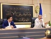 محافظ السويس يوجه بتكثيف الجهود وتنفيذ قرارات الإزالة وتطهير الترع أسبوعيا