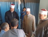 رئيس "أزهر سوهاج" يزور مصابى حادث طريق جرجا من أعضاء ملاحظة الشهادة الثانوية