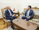 محافظ القاهرة يبحث مع وزير الثقافة تحويل حديقة الأندلس لمركز فنى وثقافى