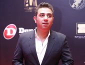 المنتج أحمد عبد العاطى عن ارتفاع أسعار عناصر الإنتاج الدرامى: تكلفة التصوير بشوارع بلدنا أمر صعب ومبالغ فى تقديره.. ندفع حوالى 10 ملايين جنيه للتصاريح فقط ووجبات البريك 12 مليونا.. ولابد من قوانين تحمى الصناعة
