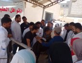 قافلة بيطرية مجانية بقرية الكولة بسوهاج لعلاج وفحص الحيوانات