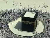 بكسوتها الجديدة.. شاهد طواف المعتمرين حول الكعبة أول أيام العام الهجرى
