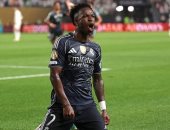 تجميد مفاوضات تجديد عقد فينيسيوس جونيور مع ريال مدريد