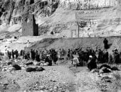 صورة نادرة من الدير البحري.. حفريات المنصة الوسطى من عام 1894