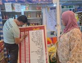 رئيس حى غرب المنصورة يتفقد المعرض الدائم لبيع السلع الغذائية بأسعار مخفضة