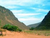 قرية أبرق.. جوهرة الجنوب وكنز محمية جبل علبة التاريخي والطبيعي
