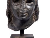 مزاد كريستيز يعرض تمثالا لرأس مصرية من البازلت يعود للعصر البطلمى.. اعرف ثمنه