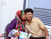 الابتسامات ترسم الوجوه.. طلاب الثانوية العامة: امتحان الإنجليزي سهل ومباشر