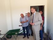 محافظ سوهاج يتفقد معرض تسويق المنتجات الحرفية بحي الكوثر