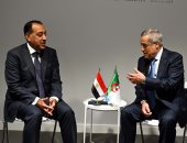 رئيس الوزراء يلتقى نظيره الجزائرى في مؤتمر الأمم المتحدة لتمويل التنمية