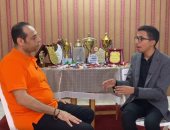 طفل مصري يحوّل ألم فقدان البصر إلى مشروع علمي عالمي.. من "أبو عين واحدة" إلى ممثل مصر عالميًا.. حكاية انتصار الإرادة.. أثبت أن البصيرة أقوى من البصر.. مشروع "I AM HERE" يقود طفلًا كفيفًا لتمثيل مصر في الهند