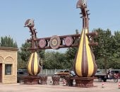 تصنع من جلد الثعابين وعظام الإبل.. تعرف على أدوات موسيقى الإيجور الصينيين