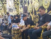 رضا البحراوى يقدم واجب العزاء فى وفاة المطرب الشعبى أحمد عامر.. فيديو