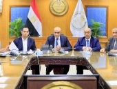 وزير التعليم يتابع امتحان الكيمياء والجغرافيا للثانوية من داخل غرفة العمليات 