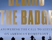 خلف الشارة.. تعرف على الكتاب الأكثر مبيعا فى الولايات المتحدة