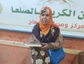 آمنة تحدت الظلام والأمية.. سيدة كفيفة عمرها 55 سنة من سوهاج تحفظ كتاب الله وترتله بأحكامه فى 8 سنوات.. كانت تسير مسافة بعيدة 3 مرات أسبوعيًا لأجل القرآن الكريم.. وتصبح محفظة وتحلم بالعمرة.. صور