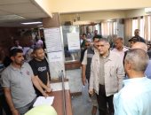 محافظ الجيزة يتفقد المركز التكنولوجى بمنشأة القناطر ويوجه بتيسير الإجراءات للمواطنين