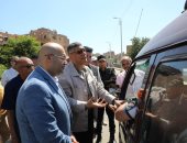 محافظ الجيزة يضبط سائقًا يسير عكس الاتجاه خلال جولة له بطريق بهرمس