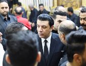 حلمى عبد الباقى وطارق الشيخ وهانى الأسمر وأمينة يقدمون واجب العزاء فى أحمد عامر
