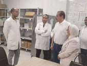 نائب وزير الصحة يتفقد منشآت طبية بالإسماعيلية ويوجه بمكافآت للمتميزين