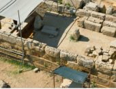 300 قطعة أثرية.. اكتشاف غرفة مقدسة فى أقدم معبد بمدينة يونانية قديمة