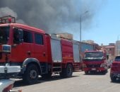 الدفع بكامل أطقم الحماية المدنية بدمياط للسيطرة على حريق مصنع إسفنج.. صور الدفع بكامل أطقم الحماية المدنية بدمياط للسيطرة على حريق مصنع إسفنج.. صور