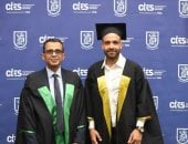 عمرو الحلواني لاعب الأهلي يحتفل بالحصول على دبلومة فيفا