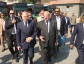محافظ القاهرة يتفقد أتوبيسات النقل وخطة التحول للعمل بالغاز والكهرباء