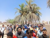 أهالي القنطرة شرق بالإسماعيلية يشيعون جثمان المطرب الشعبى محمد عواد.. فيديو وصور