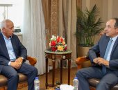 وزير قطاع الأعمال: العامل شريك أساسى فى التنمية ونحرص على توفير بيئة عمل عادلة