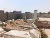 تجهيز مقبرة المطرب الشعبى الراحل محمد عواد فى القنطرة شرق استعدادا لدفنه.. فيديو