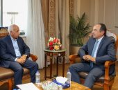 اتحاد العمال ووزير قطاع الأعمال يبحثان تطوير منظومة التدريب والتأهيل المهنى