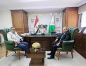 محافظ الجيزة يشكل لجنة لمراجعة إجراءات السلامة والصحة المهنية بالمنشآت الحيوية
