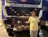 ضبط سيارة نقل محملة بالرمال دون ترخيص