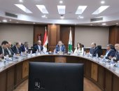 محافظ الجيزة يبحث مع نائب وزير الإسكان الموقف التنفيذى لمشروعات مياه الشرب