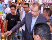 محافظ سوهاج يفتتح سوق اليوم الواحد بمدينة جهينة ويوجه بتخفيض الأسعار