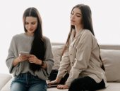 5 أبراج "حشرية".. دائمة التدخل في حياة الآخرين وشعارها "أنا عارف مصلحتك"