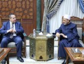 شيخ الأزهر يدعو لدراسة ظاهرة تباهى الأسر بإجادة أبنائها للغات الأجنبية