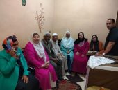 وكيل "تضامن سوهاج" يزور رائدة ريفية بعد تعرضها لهجوم كلب ضال خلال عملها