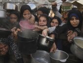 مقاومة الجوع من أجل البقاء.. معاناة أهالى غزة فى الحصول على الطعام