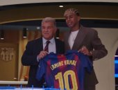 برشلونة يعلن تمديد عقد لامين يامال حتى 2031 ويمنحه القميص رقم 10