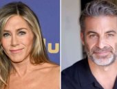 جينيفر أنيستون تلمّح إلى علاقة حب بعد رحلة رومانسية مع جيم كيرتس