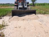 إزالة 10 حالات بناء مخالف واسترداد 4 حالات غير مستوفاة لشروط التقنين بالأقصر.. صور