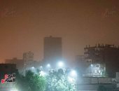 عاصفة ترابية تضرب أسوان فجرًا.. والأرصاد تحذر من أمطار رعدية (صور)