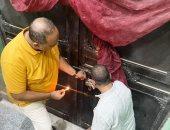 غلق وتشميع محلات ومقاهى مخالفة للأفارقة بأسوان