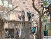 استخراج جثة من أسفل ركام عقار شبرا المنهار