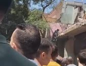 فصل التيار الكهربى والغاز عن موقع انهيار عقار شبرا لتسهيل عمليات البحث
