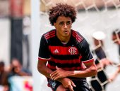 من هو البرازيلي رايان روبرتو خليفة نيمار وفينيسيوس هدف برشلونة وأياكس؟