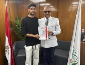 مصطفى شلبى يوقع عقود انتقاله إلى البنك الأهلى.. صورة